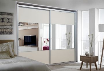 ארון הזזה דגם Glossy Decor בעל 2 דלתות עם מראה משולבת בעיצוב בהיר - דלתות סגורות